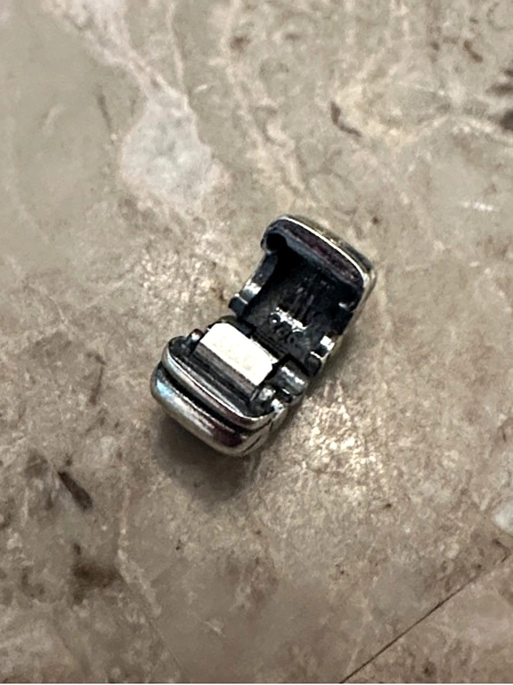 Pandora Ribbed Clip Charm - Picture 5 of 5